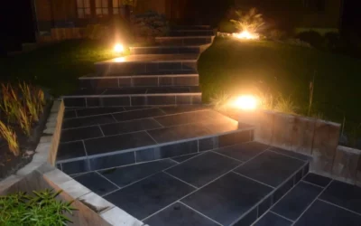 Escalier extérieur avec lampes